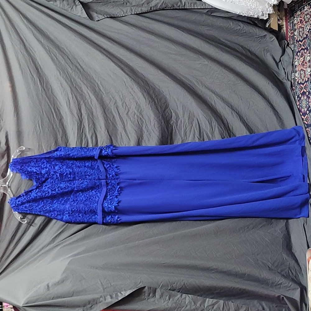 Dress - Picture 4 of 7